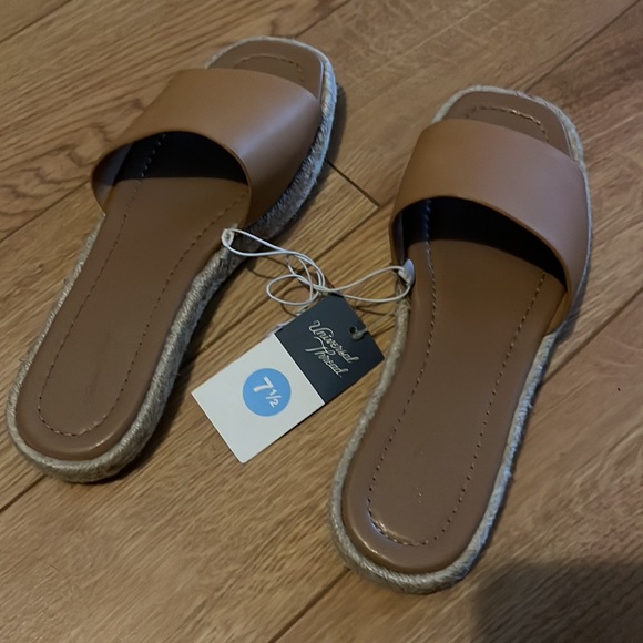 Sandals - Picture 3 of 7